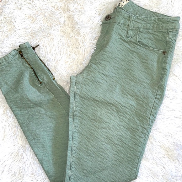 Hot Kiss Denim - HOT KISS Skinny Lily Mint Green Textured Ankle Zip Skinny Jeans Size 11